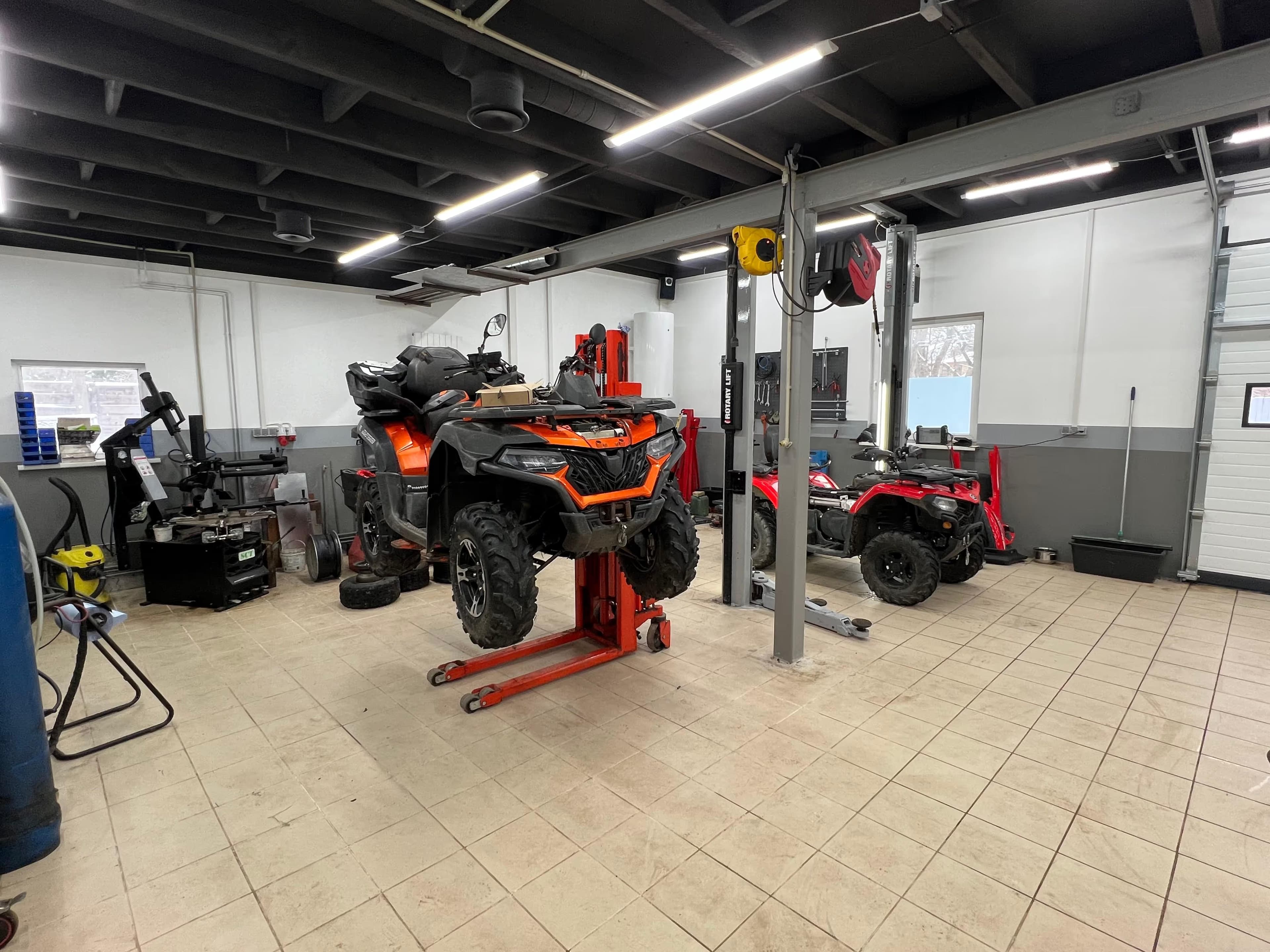 Motorolleru, motociklu un kvadraciklu serviss